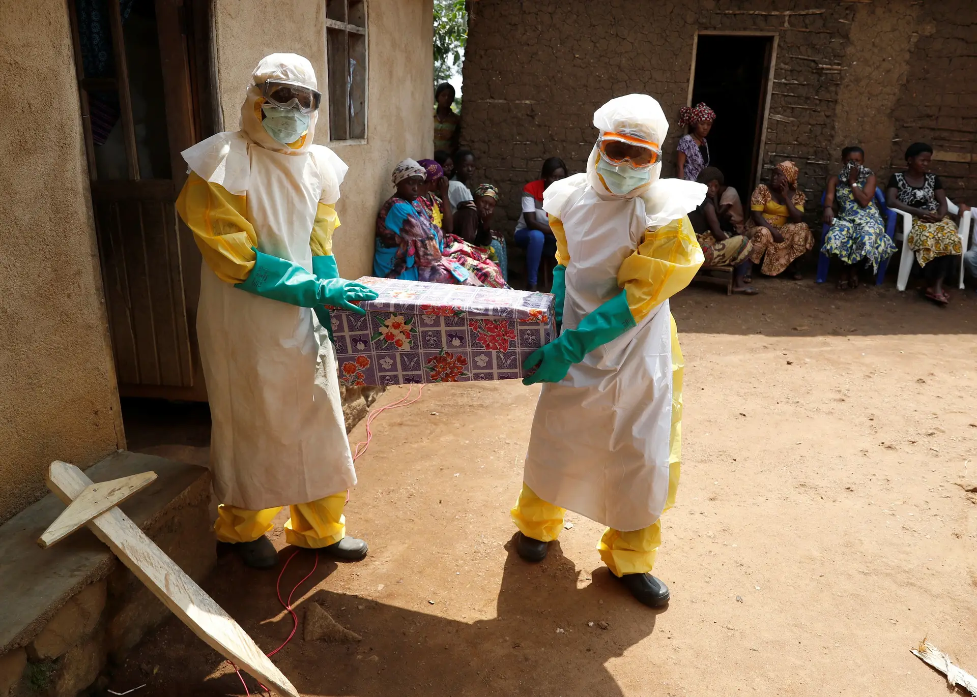 Número de mortos na RD Congo sobe para 565 em 900 casos