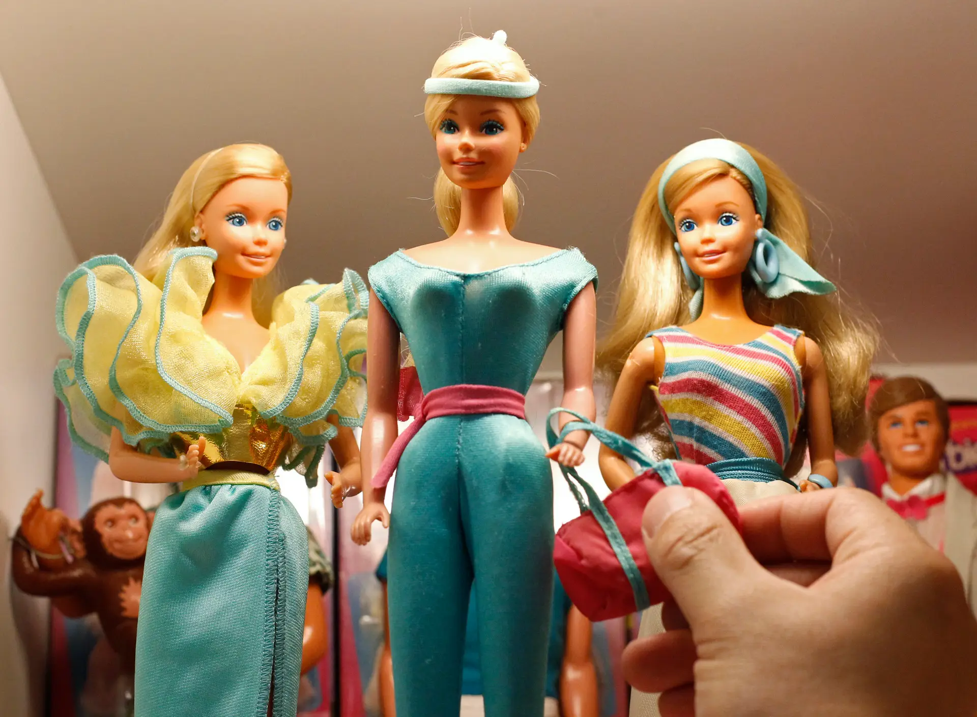Barbie e ken no shopping usam roupas da moda para viciados em, roupas da  barbie para pessoas 