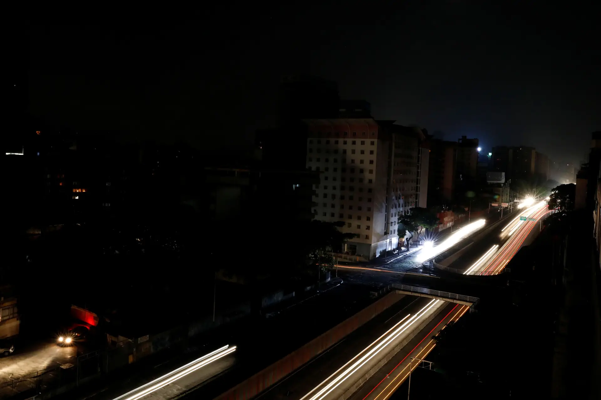 Governo de Caracas nega mortes nos hospitais devido a apagão