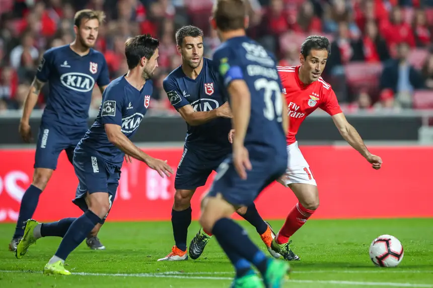 SIC Notícias | Belenenses SAD estreia novo símbolo na Luz ...