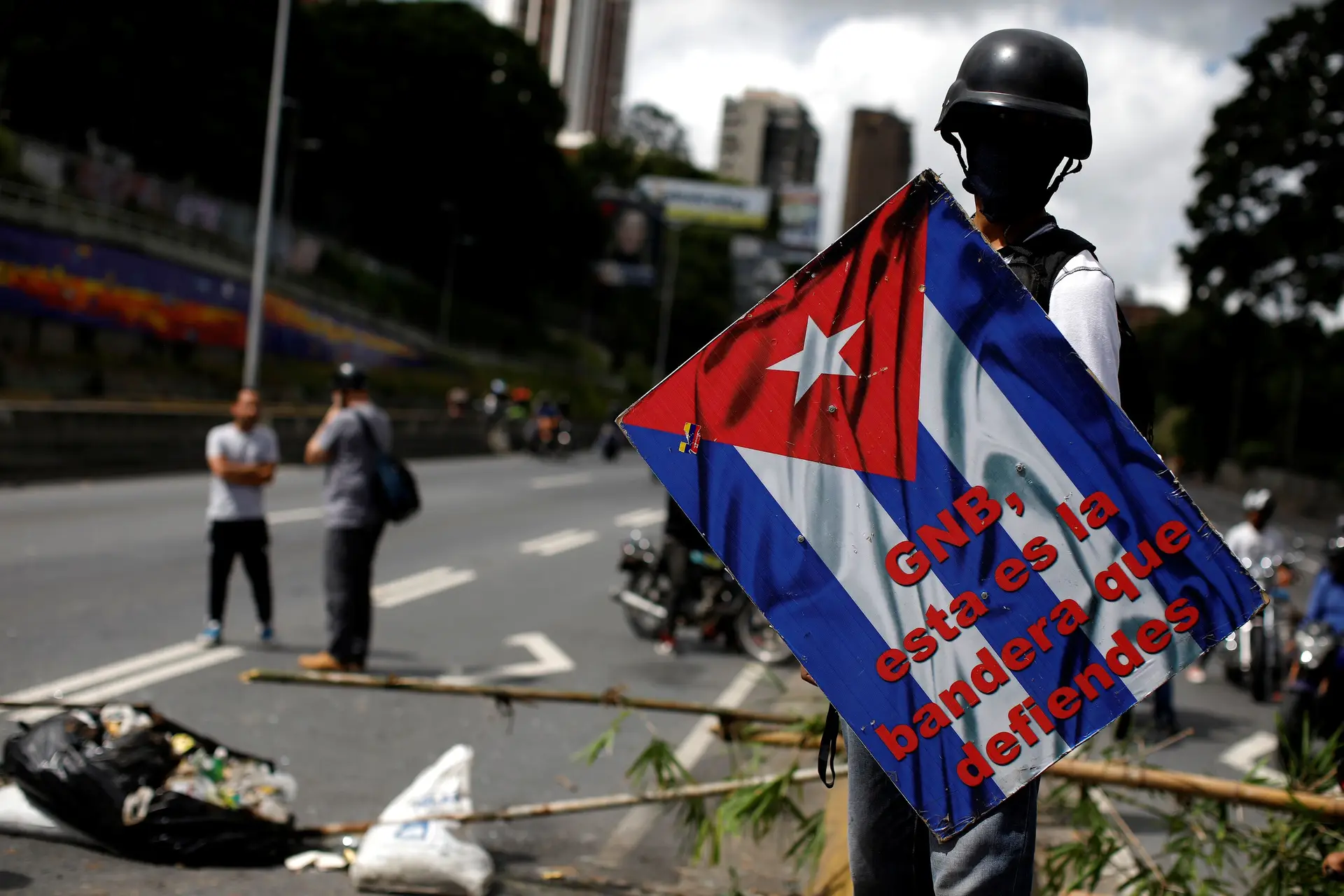 Há um "forte contingente militar cubano" na Venezuela