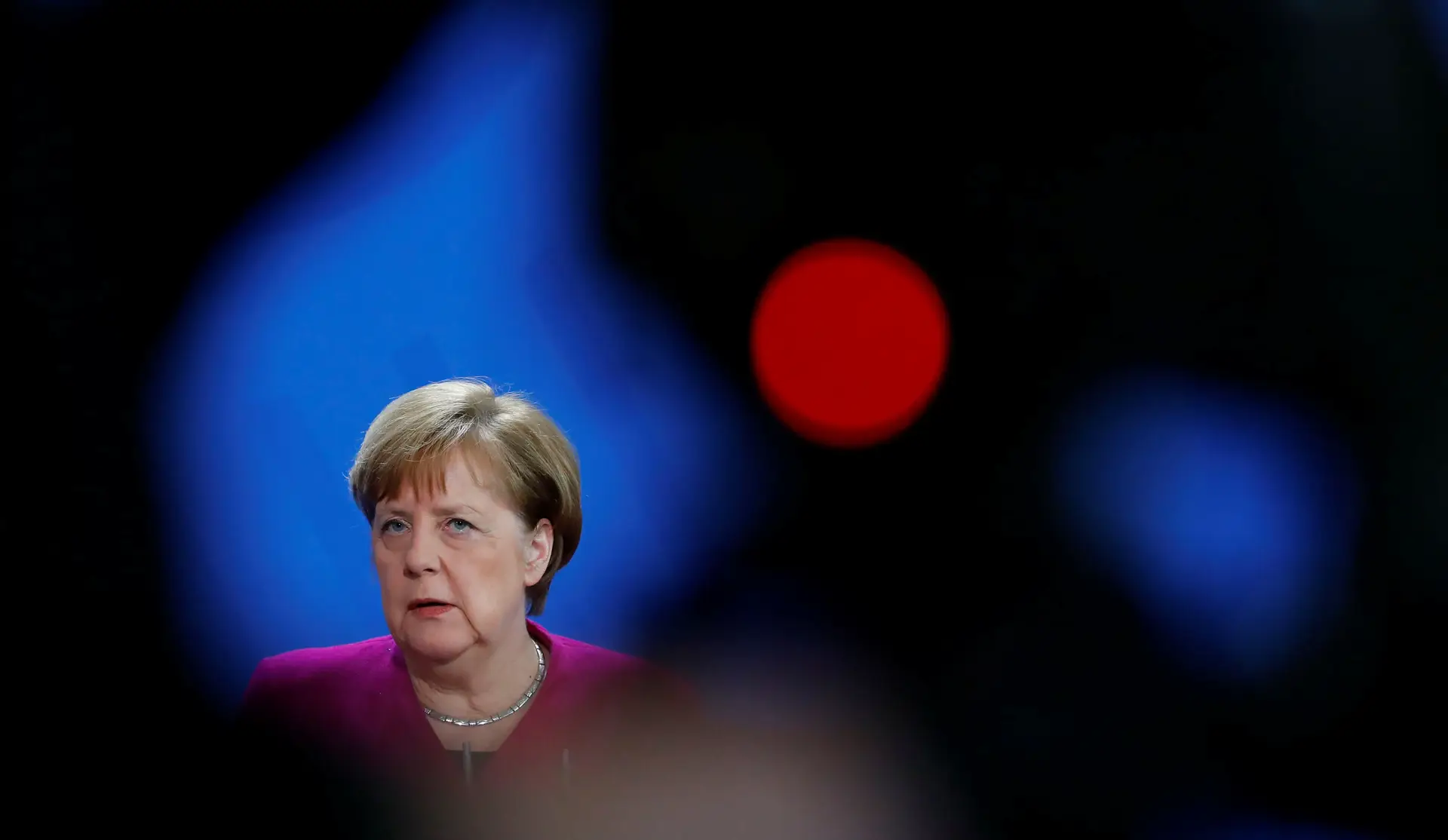 Merkel exprime "tristeza e choque" pelo acidente com autocarro na Madeira