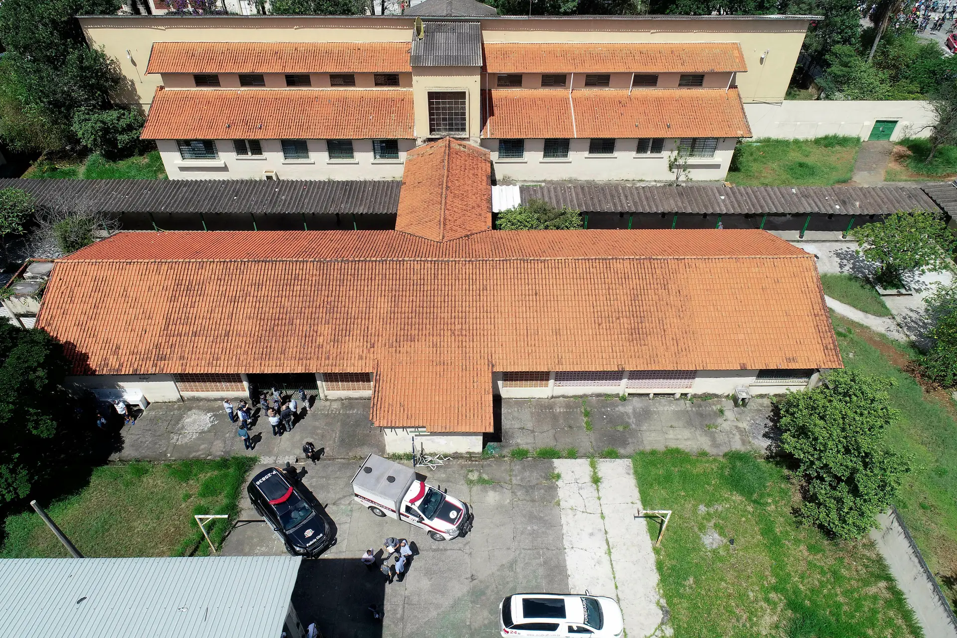 Autores do tiroteio em escola brasileira eram ex-alunos da instituição