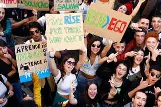 Estudantes portugueses fazem greve às aulas para protestar contra as alterações climáticas