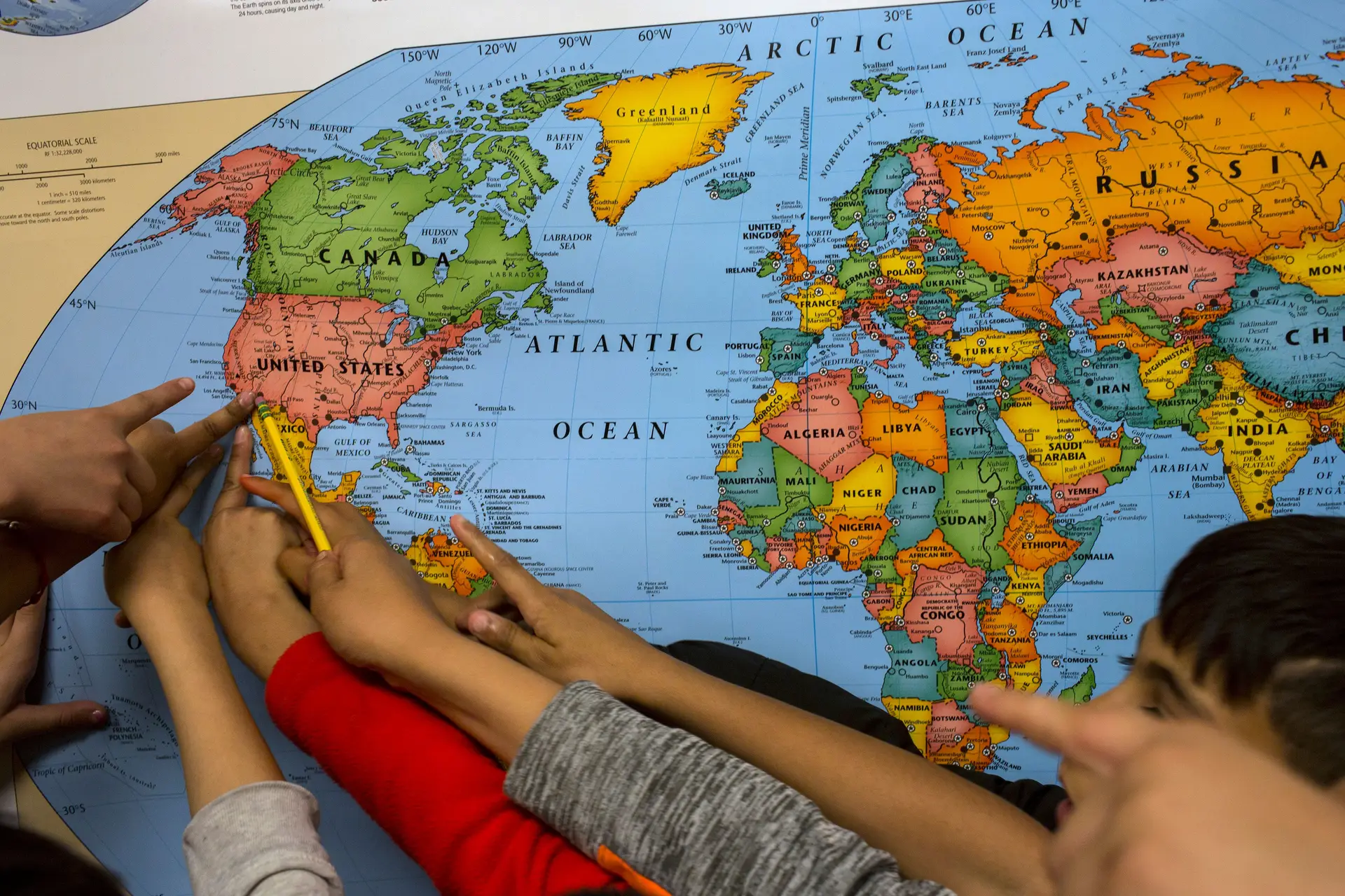 Escolas cortam nas disciplinas de História e Geografia