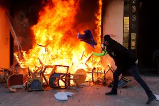 "Mais de dois mil ativistas ultraviolentos infiltrados nos coletes amarelos em Paris"