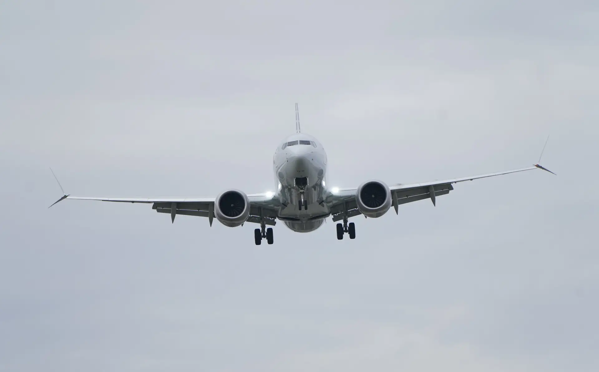 Peritos franceses apontam semelhanças entre dois acidentes com Boeing 737 MAX