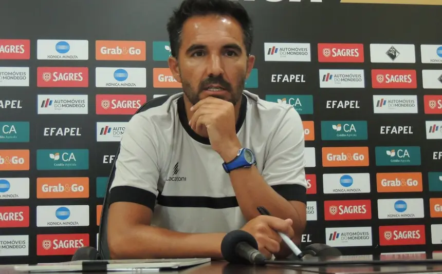 Sic Noticias Carlos Pinto Estreia Se Como Treinador Do Famalicao