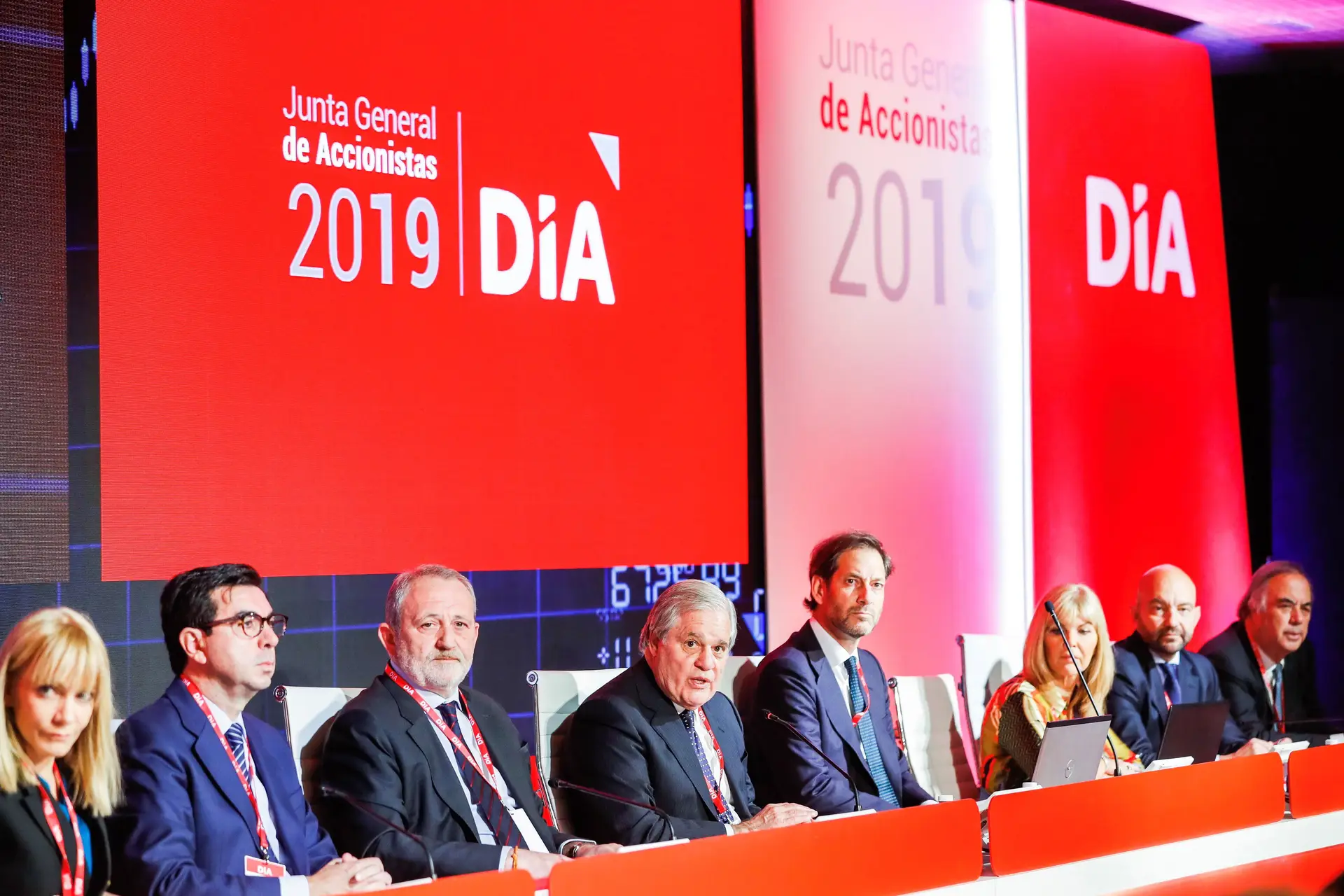 Acionistas do grupo DIA apoiam estratégia de multimilionário russo para salvar empresa