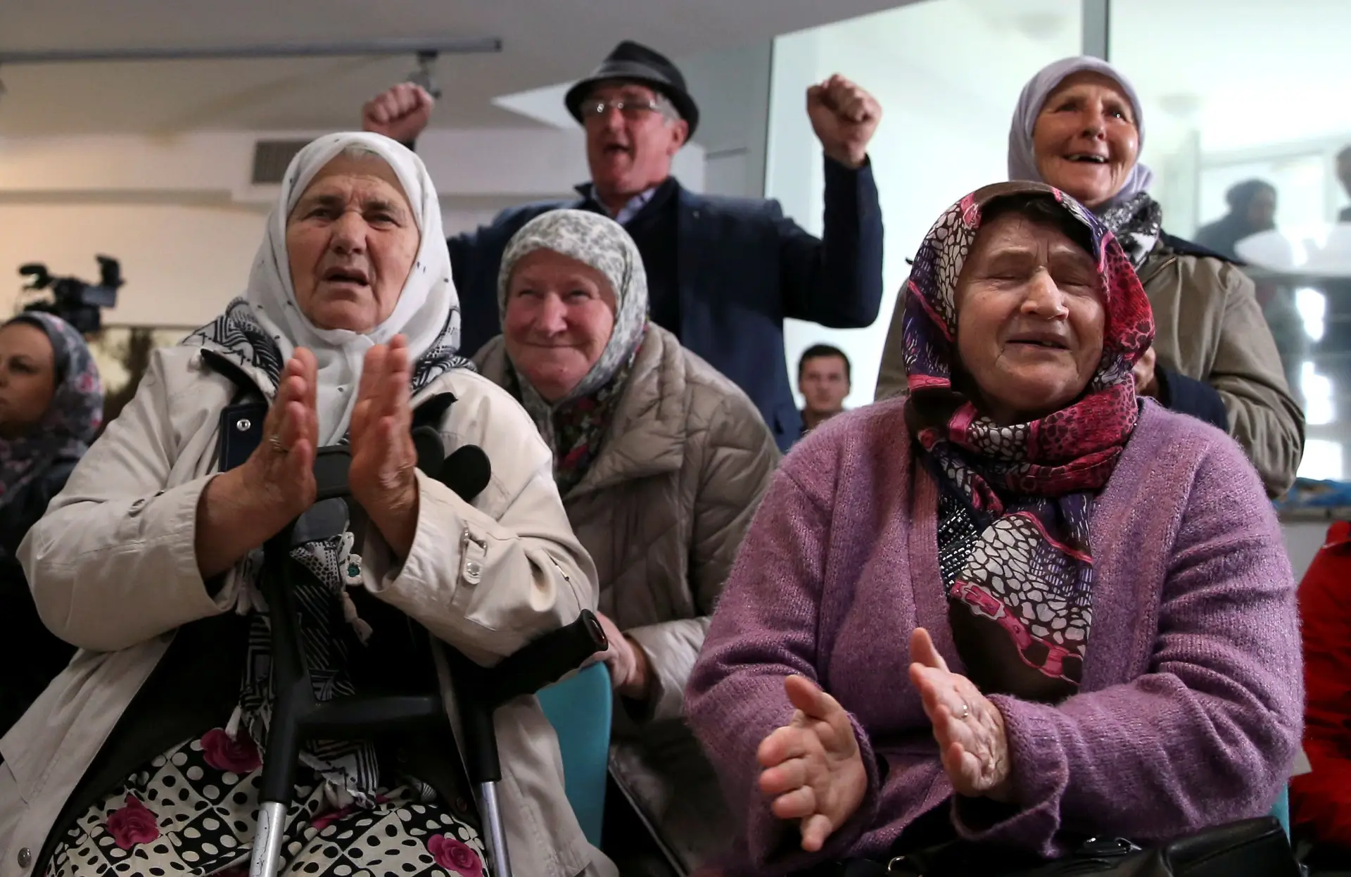 Viúvas de Srebrenica saúdam sentença contra Karadzic