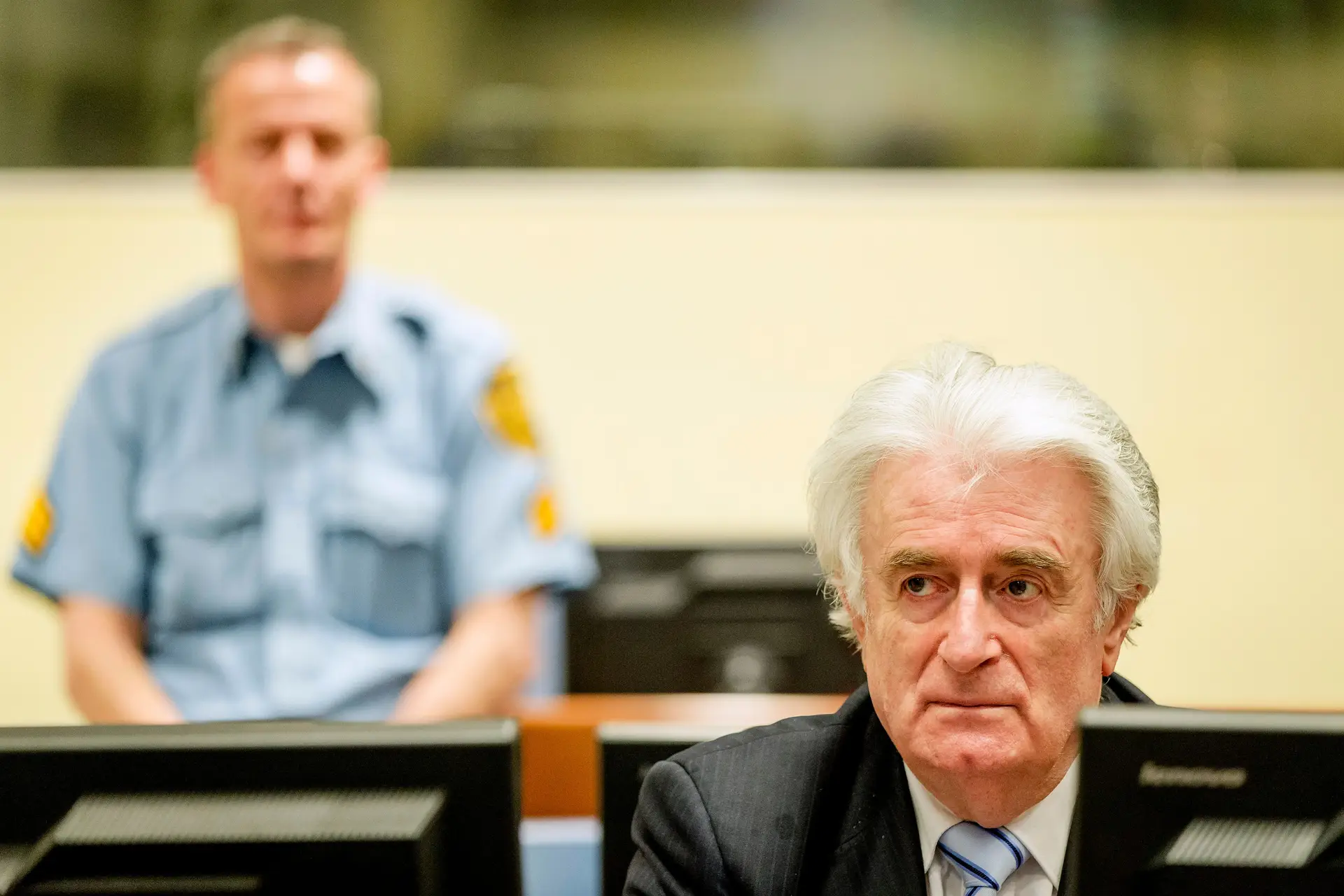 Radovan Karadzic condenado a prisão perpétua