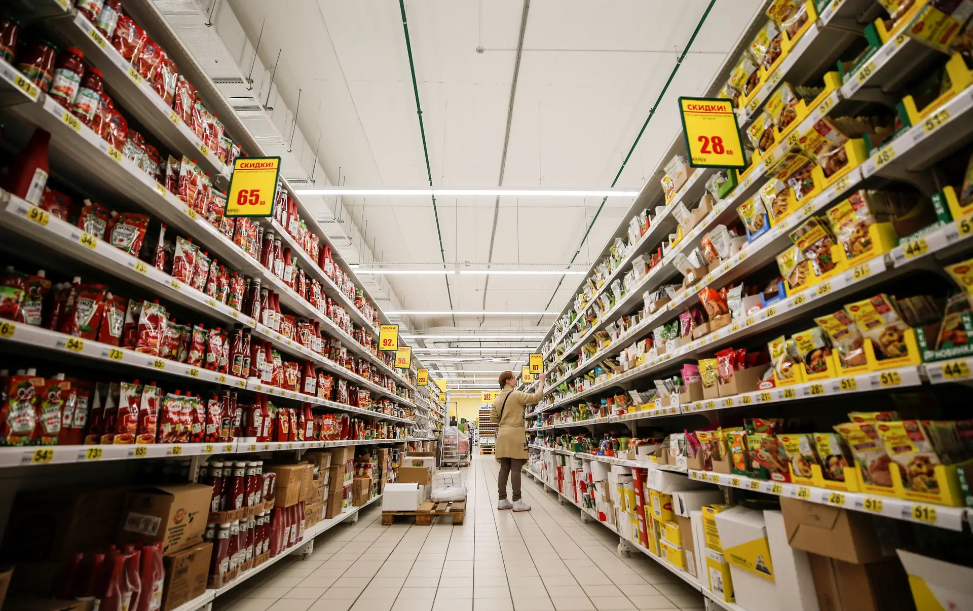 Covid-19: Sobe para 14 número de infetados em surto em hipermercado de Torres Vedras