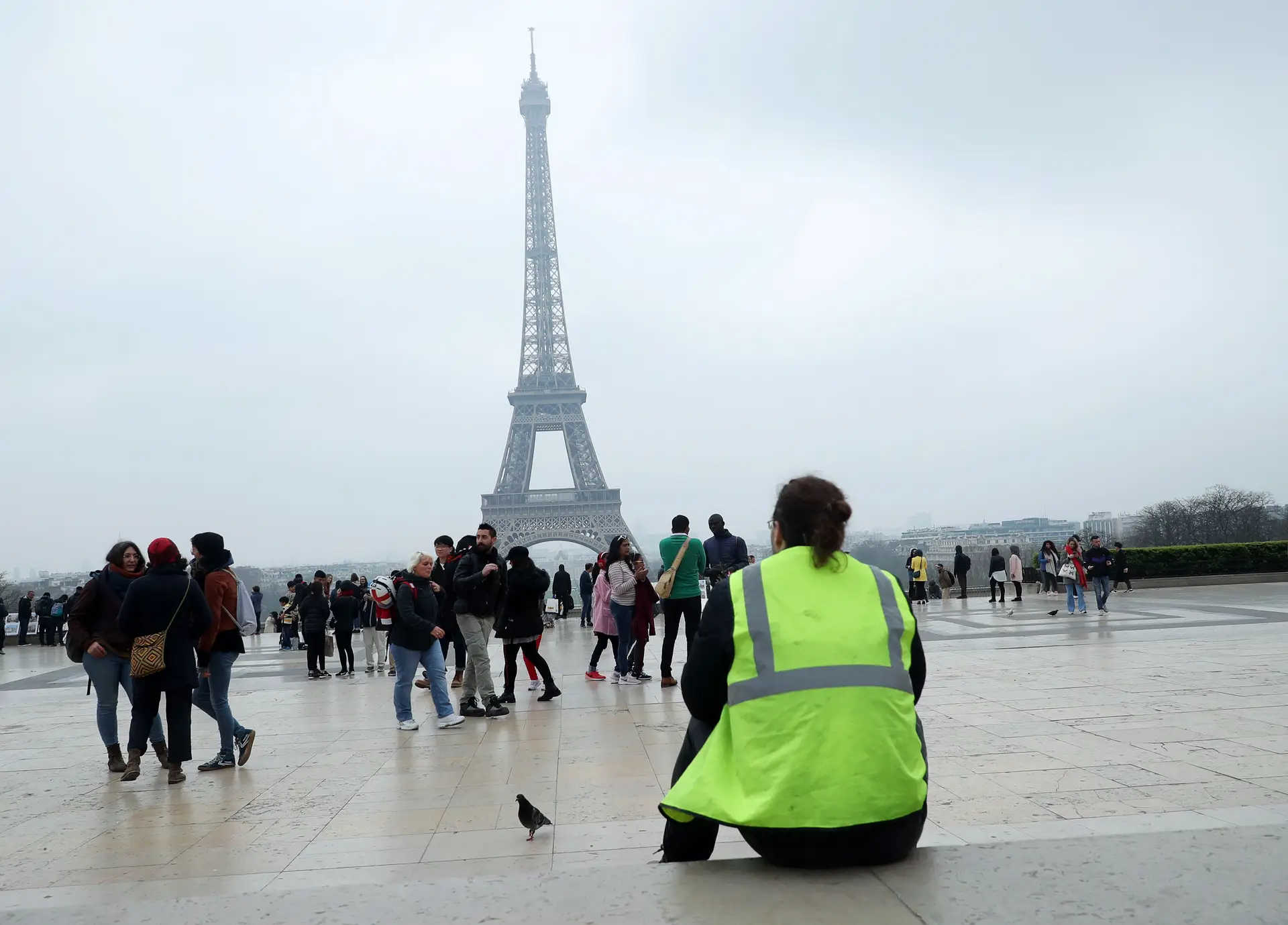 Coletes amarelos voltam às ruas de Paris