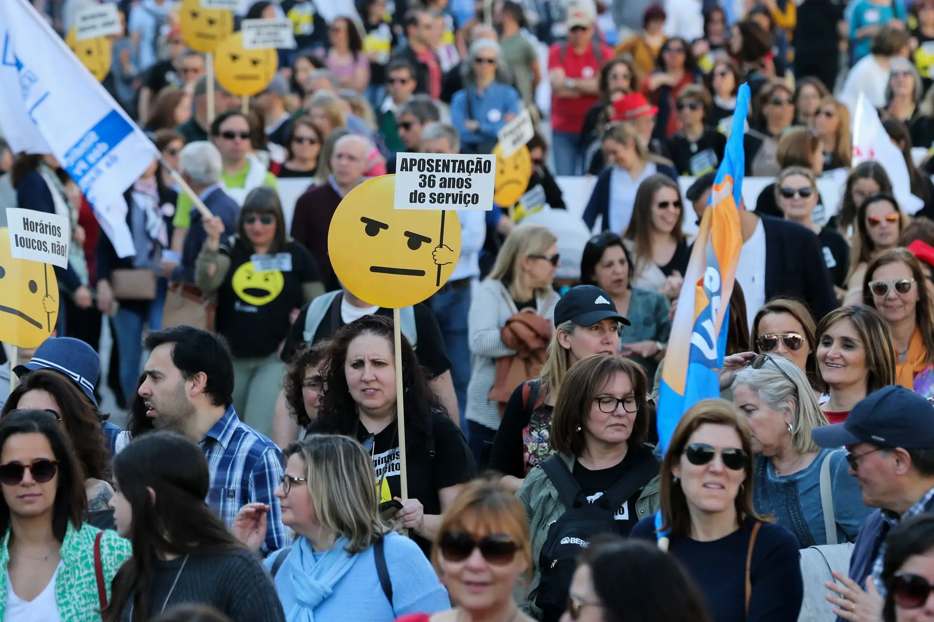 Professores em greve nacional na segunda-feira