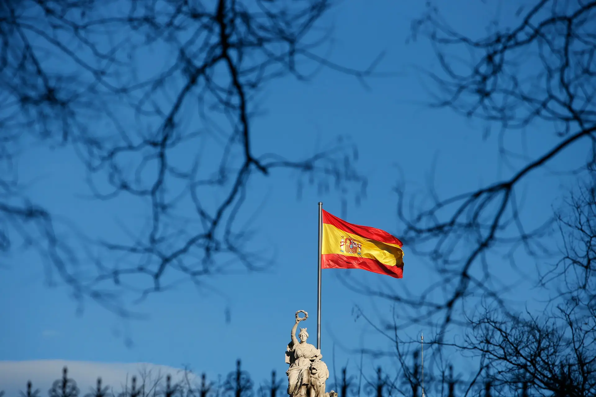Sondagens em Espanha indicam vitória do PSOE mas com dificuldade para governar
