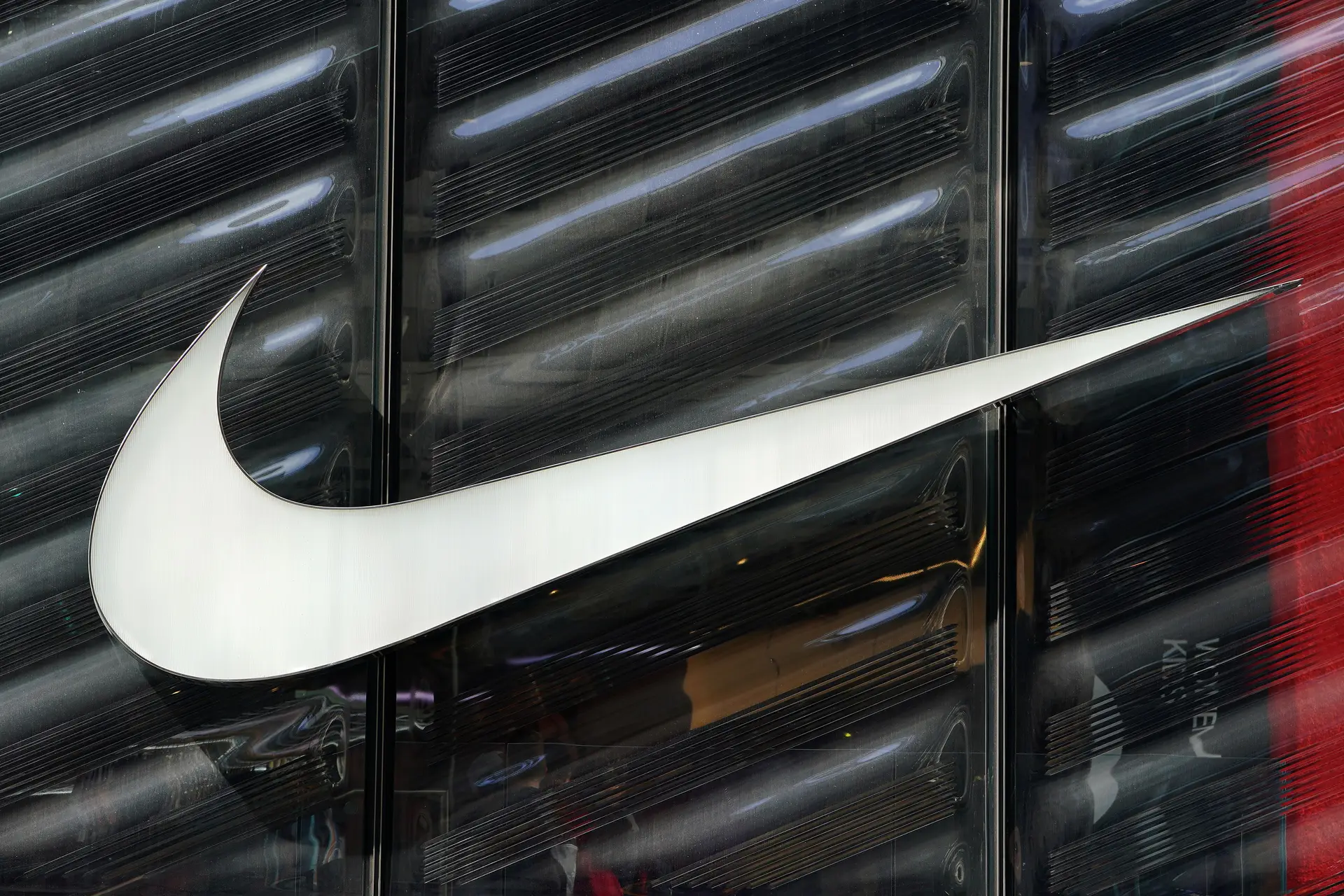 Nike proíbe nomes de Lula e Bolsonaro nas novas camisolas da seleção do Brasil