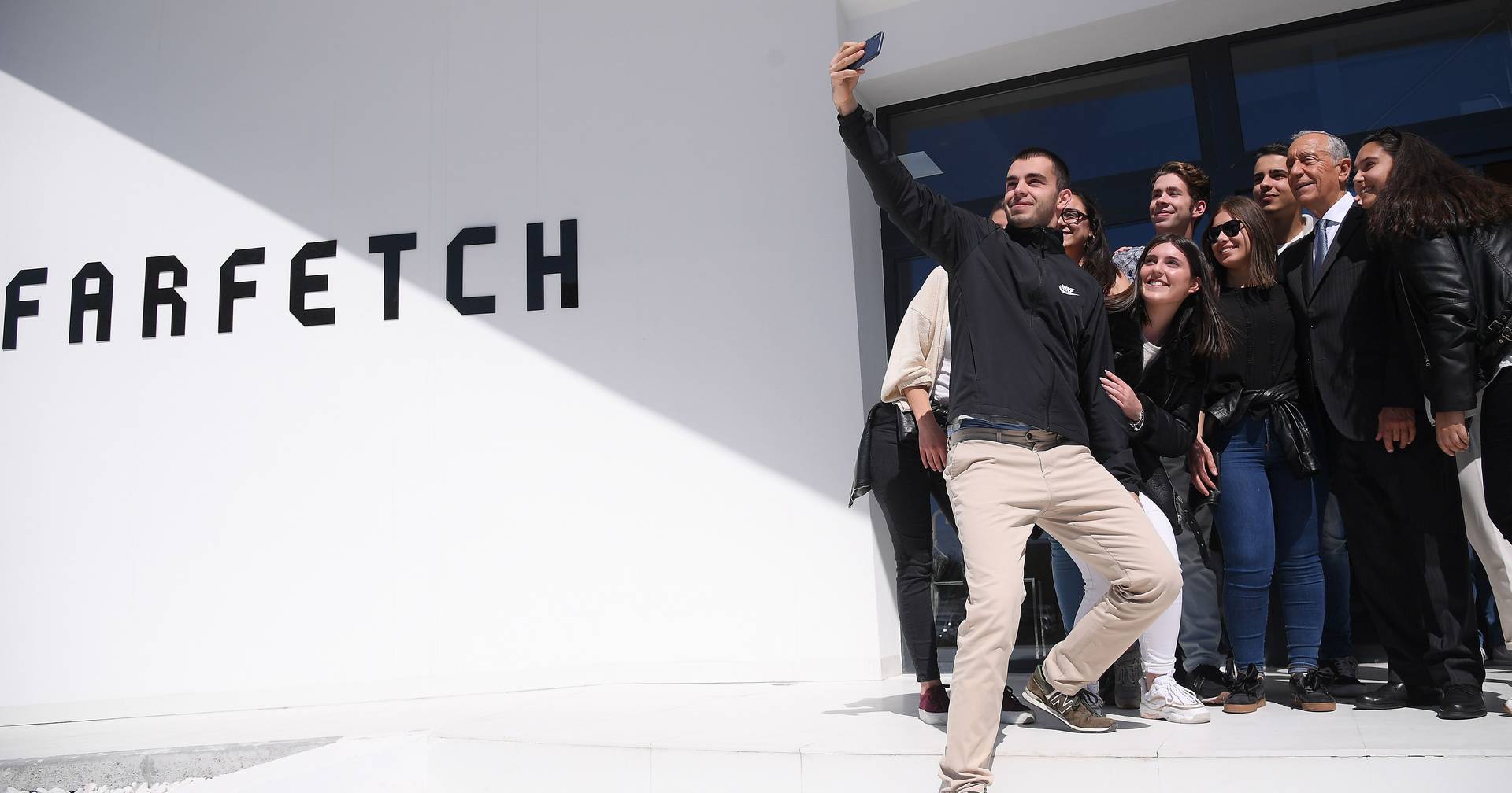 Acordo de venda da Farfetch prevê injeção de 455 milhões de euros - SIC ...