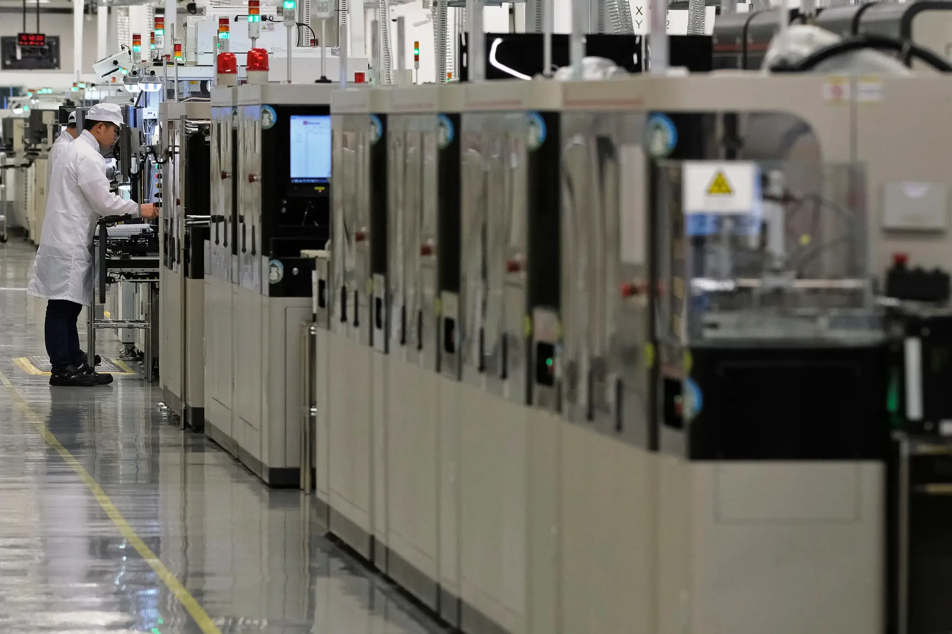 No novo campus da Huawei montar um telemóvel demora 28,5 segundos