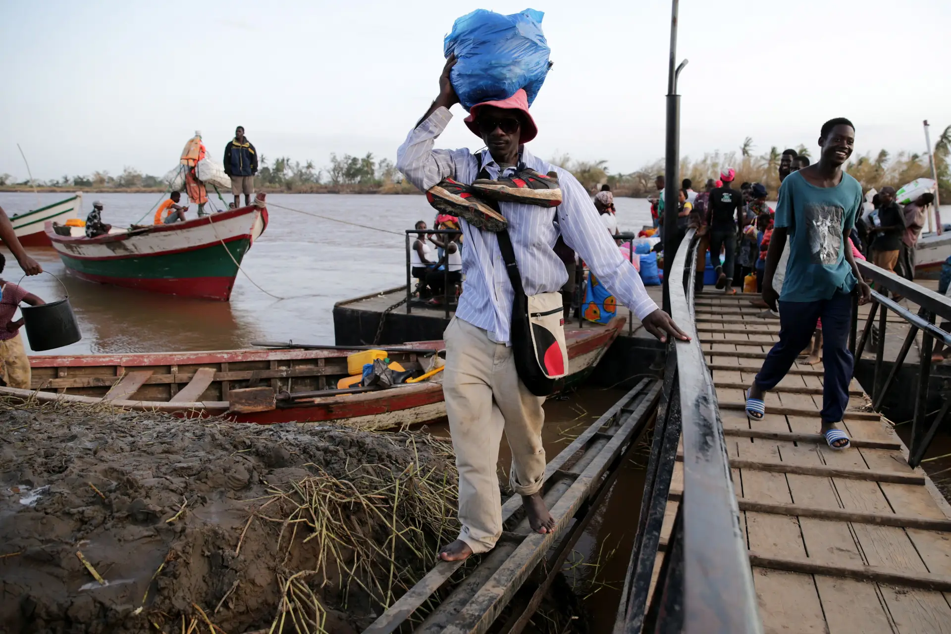 Navio indiano com 300 toneladas de ajuda humanitária a caminho de Moçambique