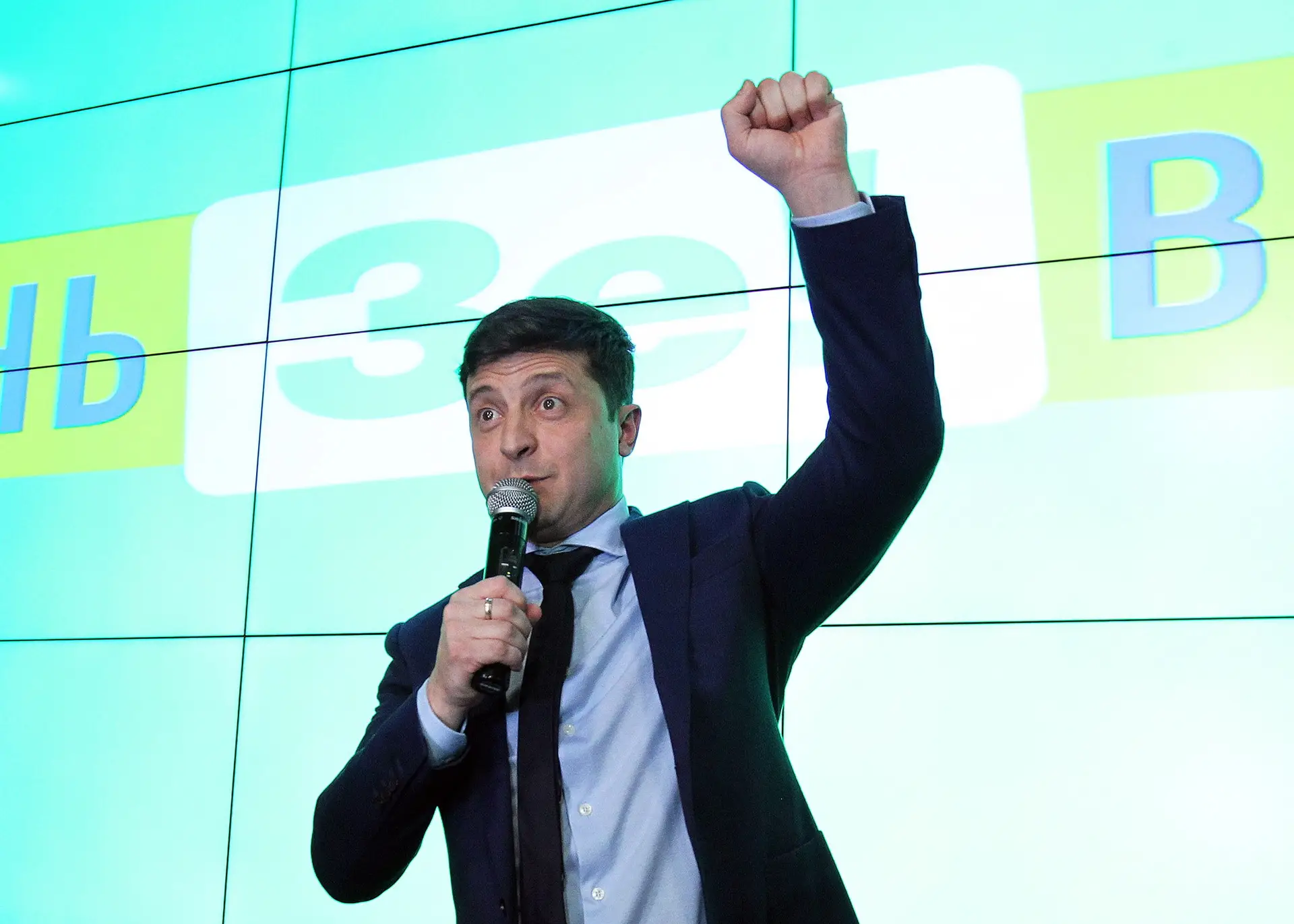 Comediante ucraniano vai disputar 2ª volta das presidenciais com Poroshenko