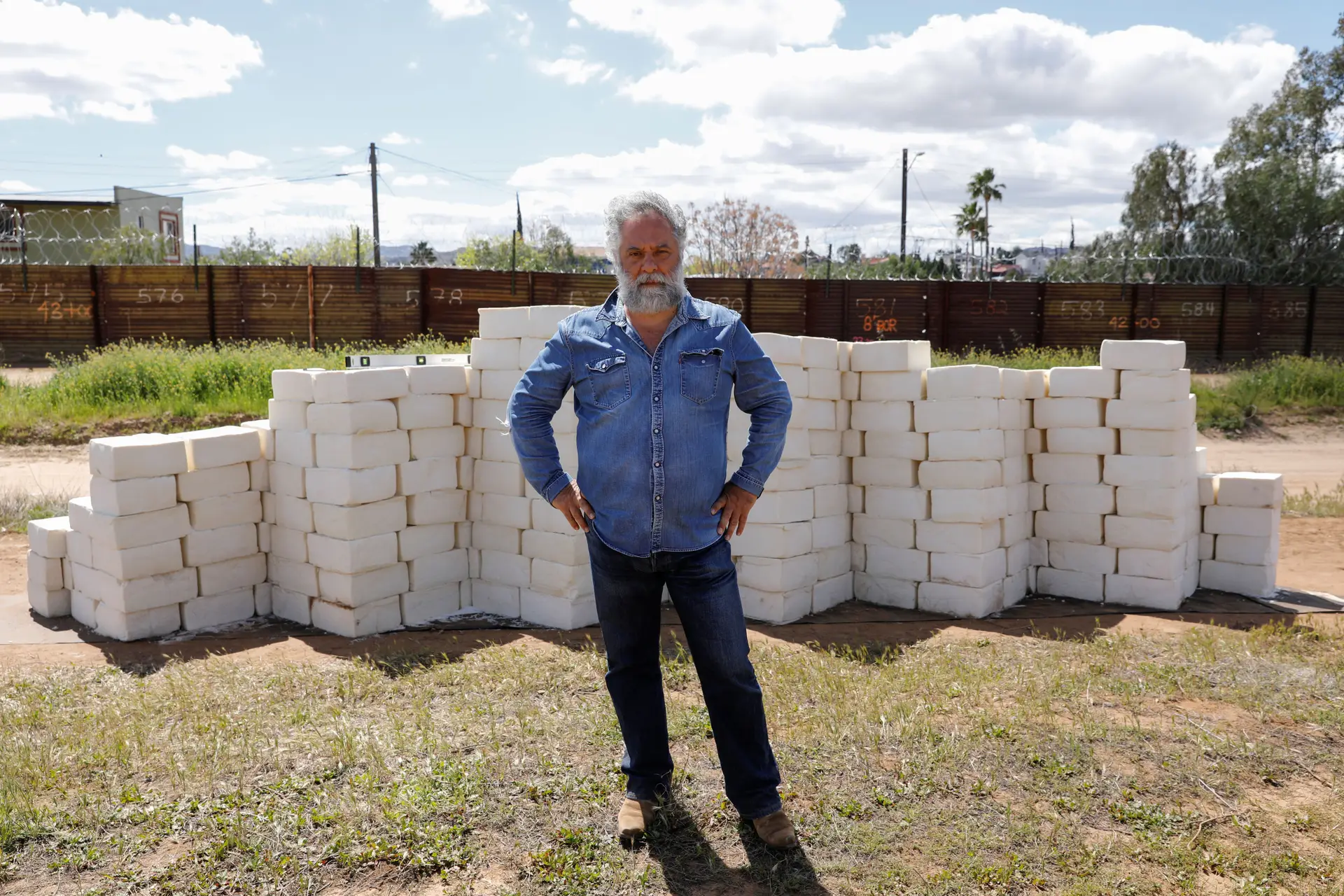 Muro na fronteira dos EUA com o México? Sim, mas de queijo