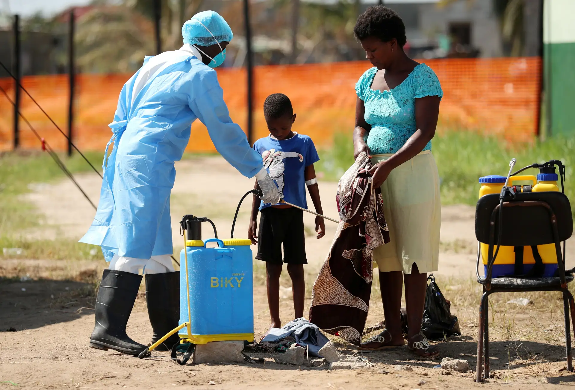 Autoridades moçambicanas promovem campanha de desinfeção para tentar controlar epidemia de cólera após passagem do ciclone Idai, a 14 de março de 2019
