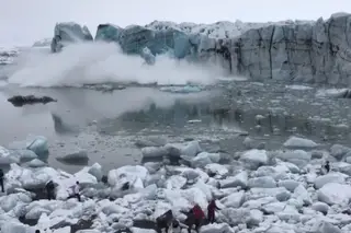Colapso de glaciar obriga a fuga na Islândia