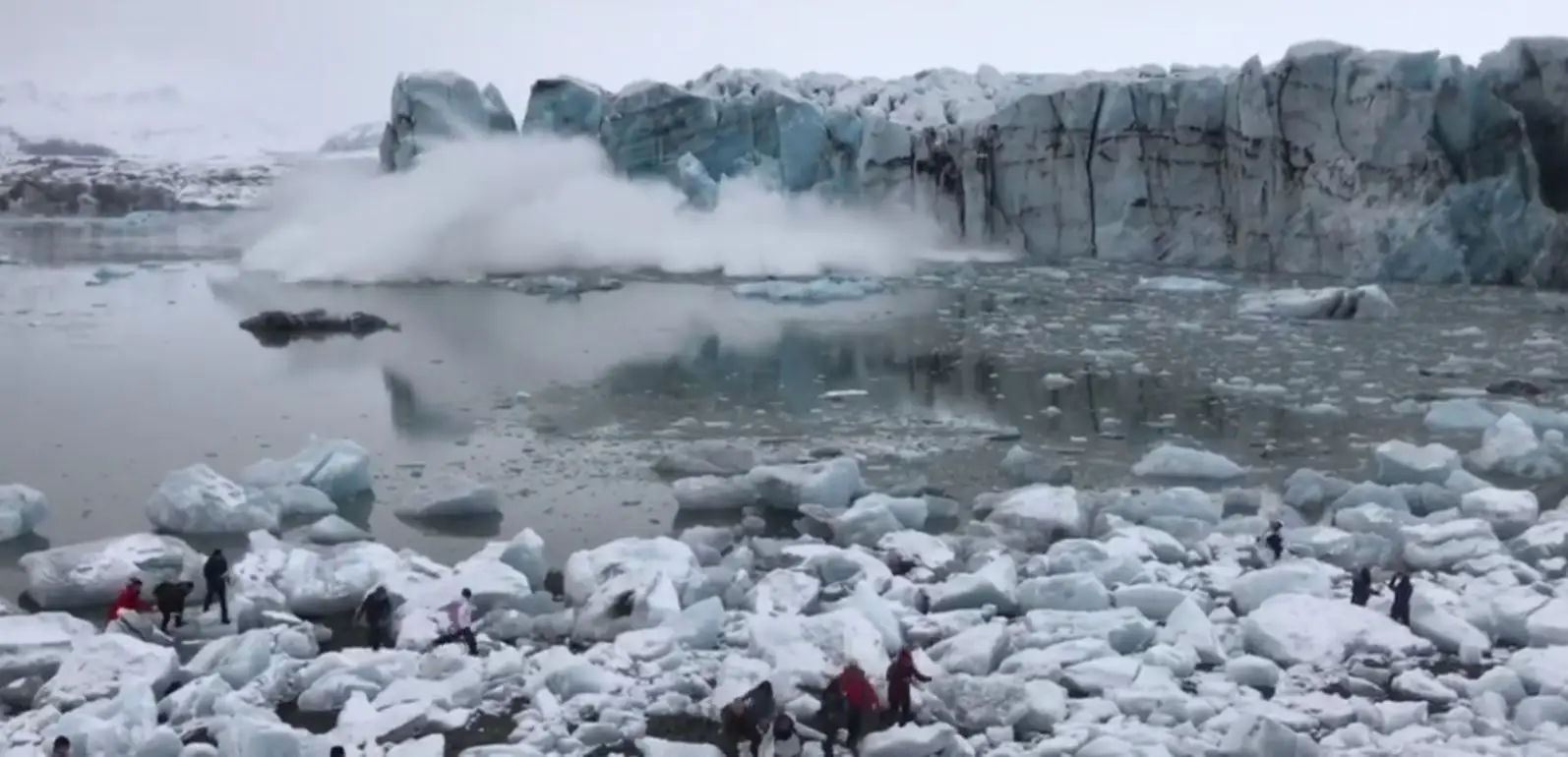 Colapso de glaciar obriga a fuga na Islândia