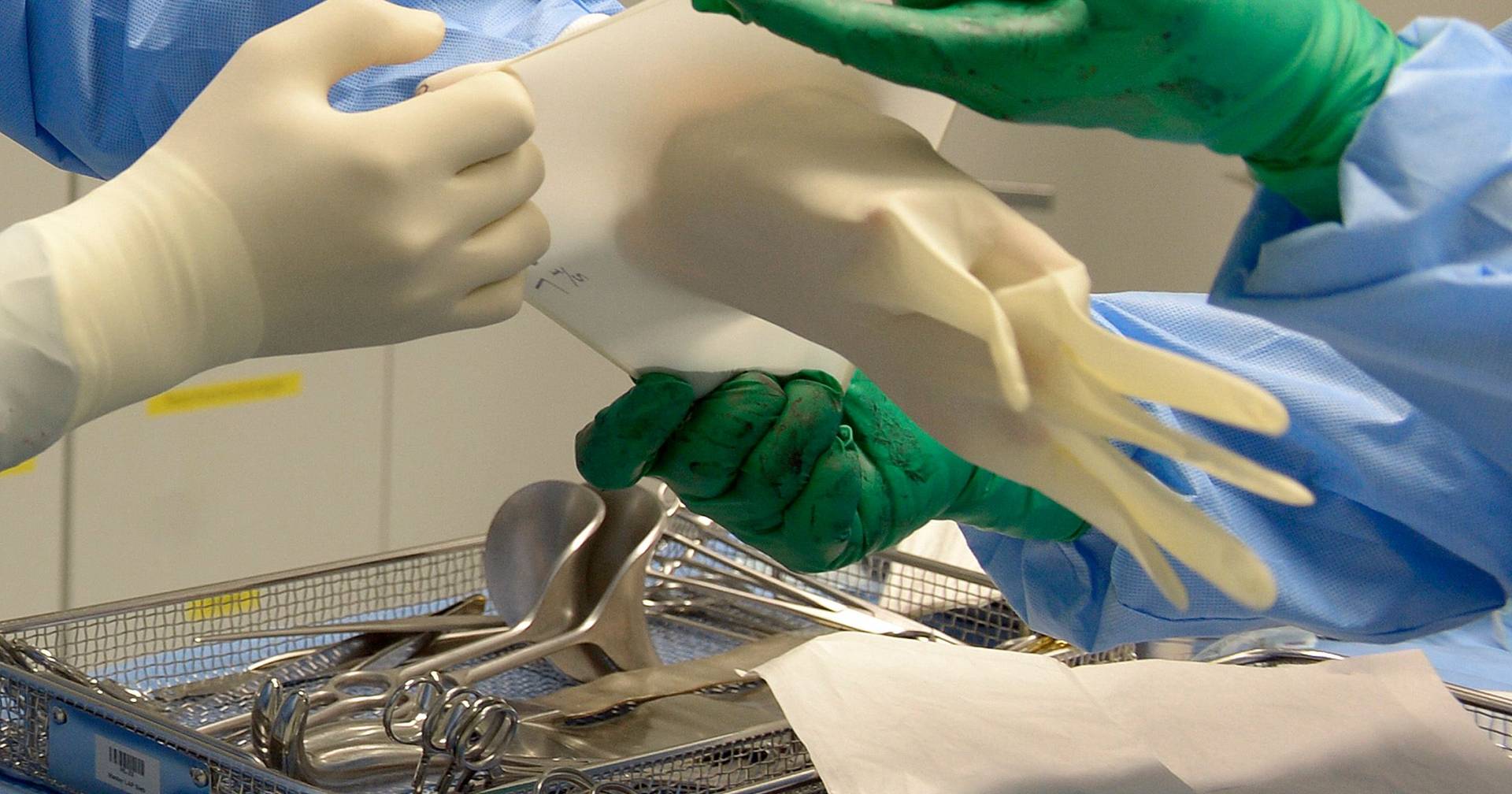 Перчатки surgical gloves 50 пар. Латексные операции. Латексные операции. Латексные операции. Дренаж из резиновой перчатки.