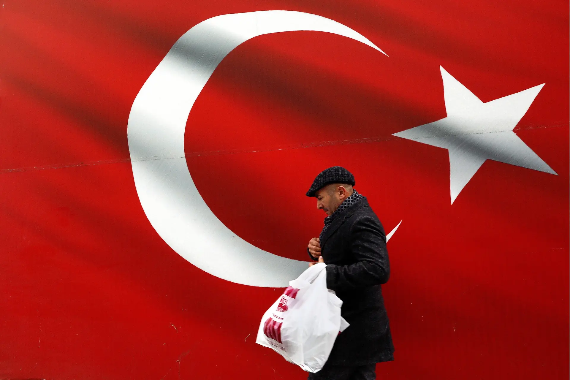 Comissão Eleitoral da Turquia autoriza recontagem de votos em Istambul