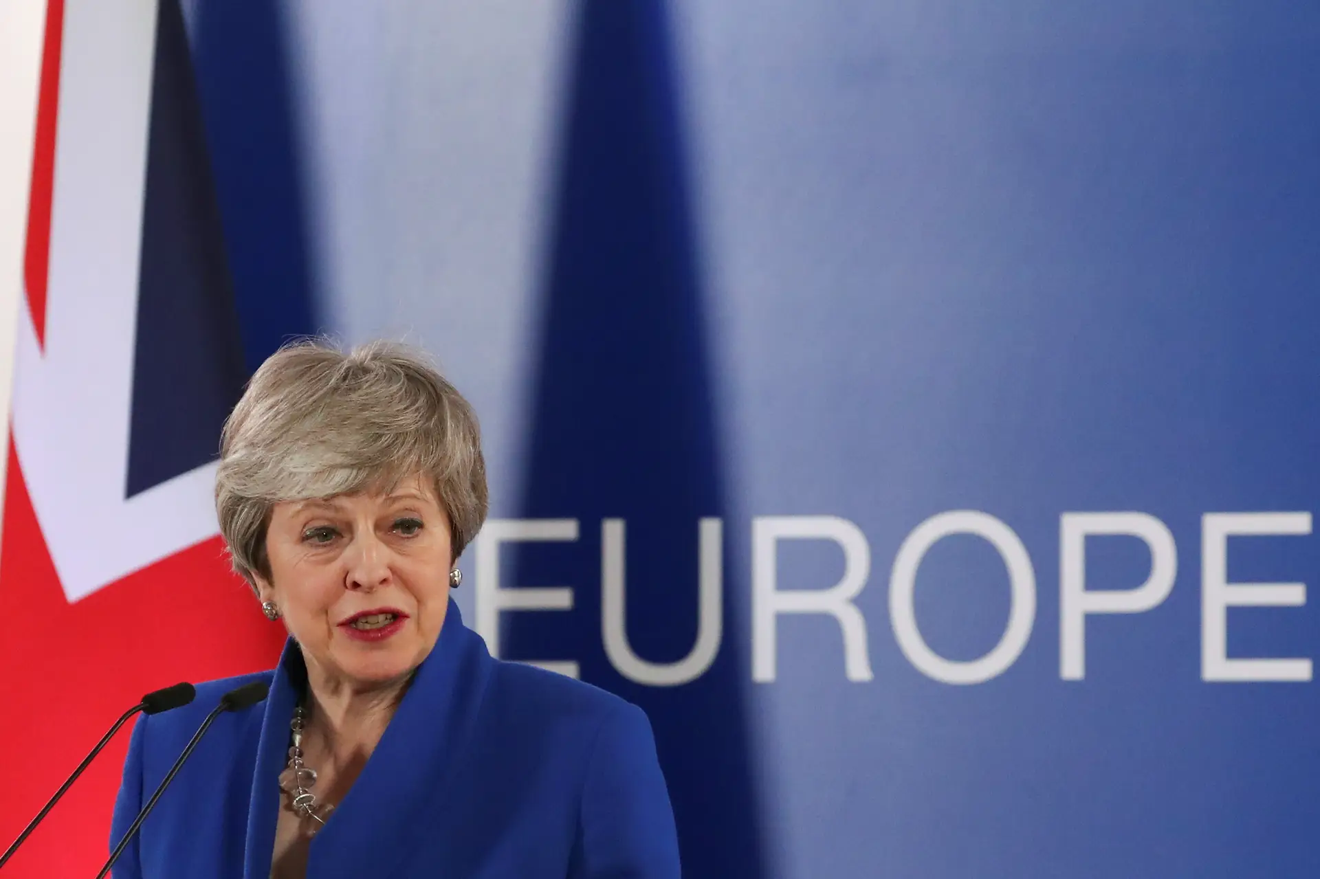 May acredita que Reino Unido ainda pode deixar a UE em 22 de maio