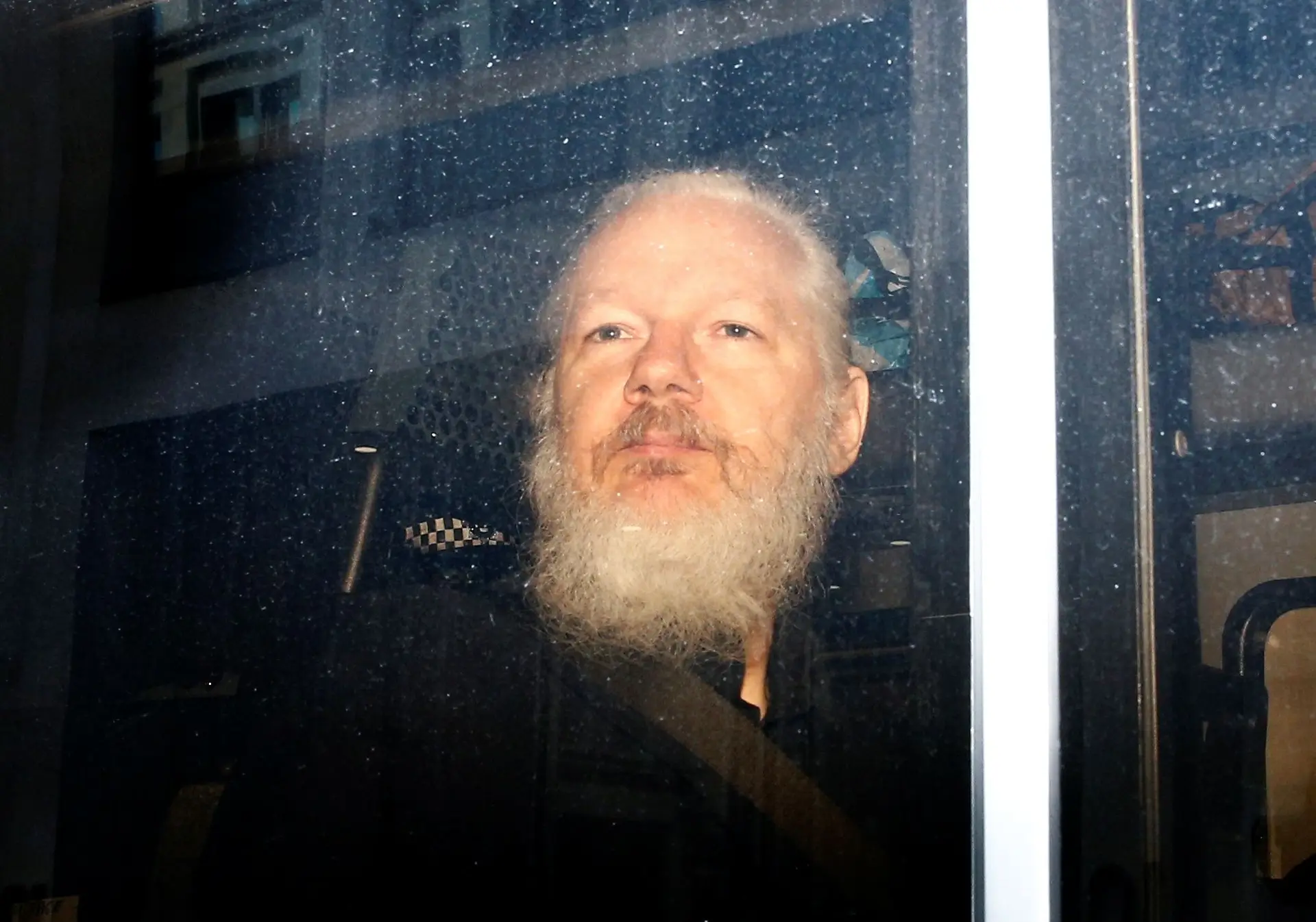 Fundador do WikiLeaks recusa consentimento de extradição para os EUA