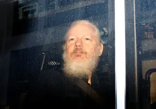 Parlamentares britânicos querem que Assange responda por violação na Suécia