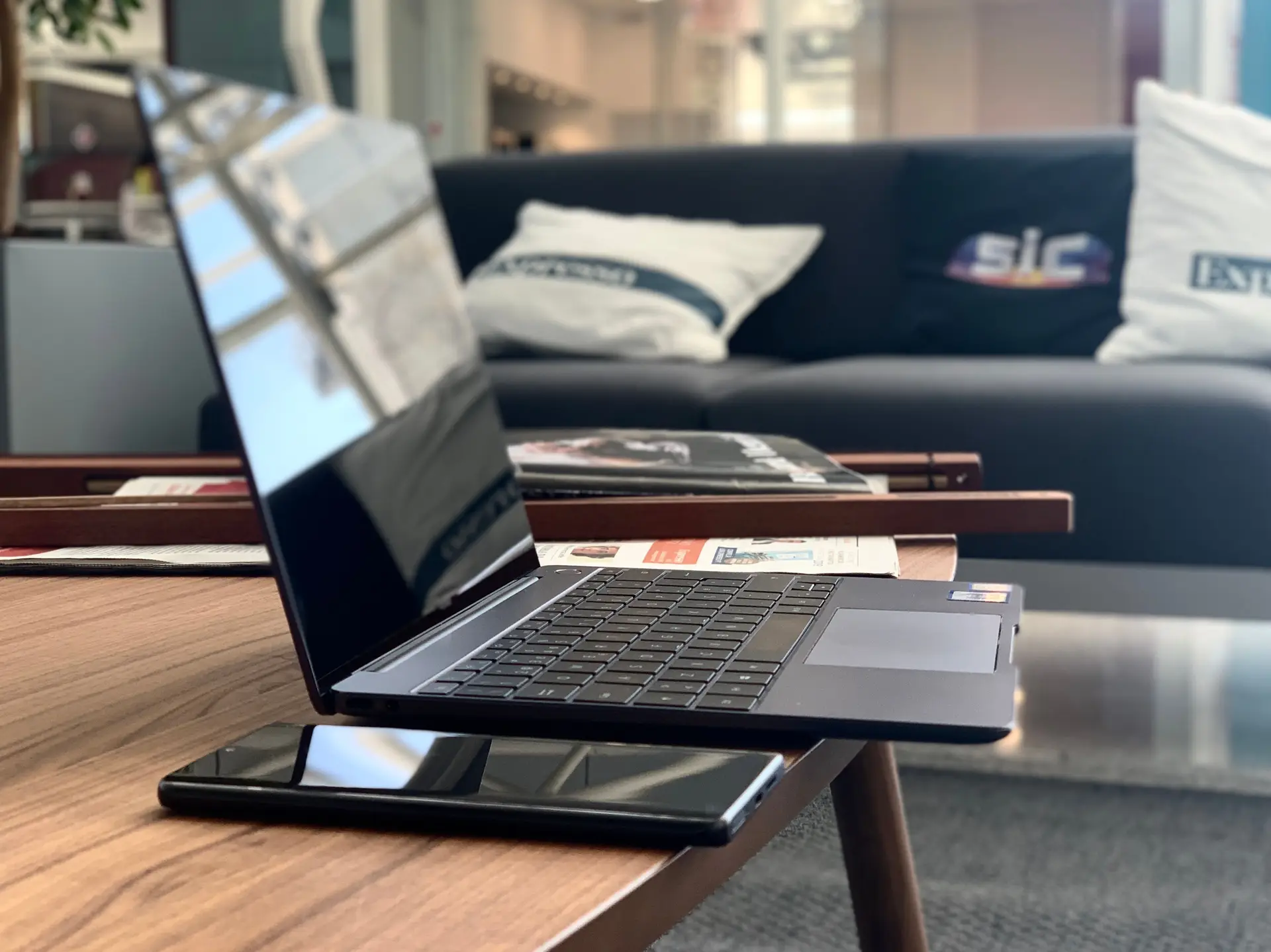 Huawei Matebook 13 na mão