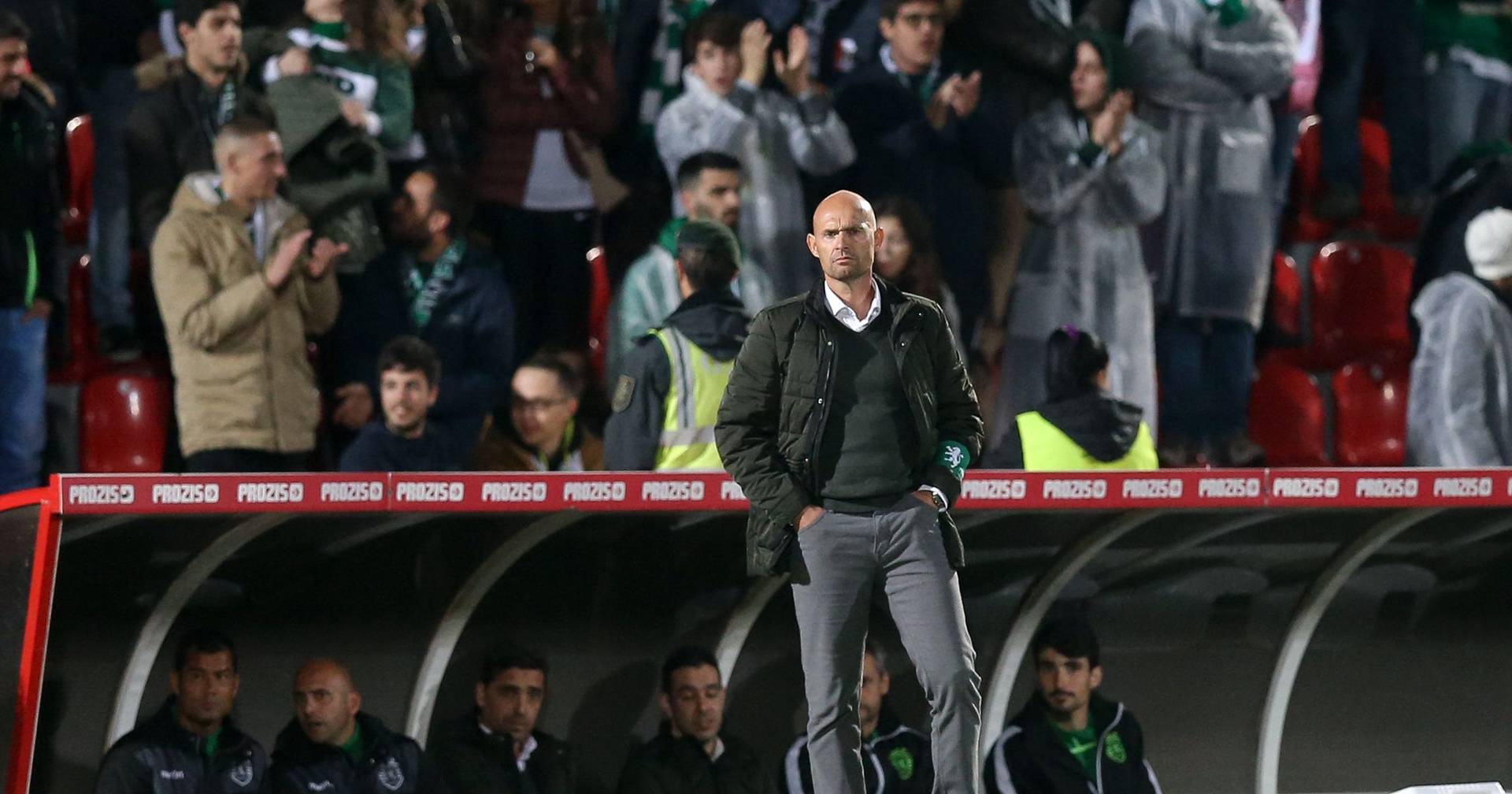 Keizer satisfeito com prestação da equipa após ter ficado reduzida a 10 ...