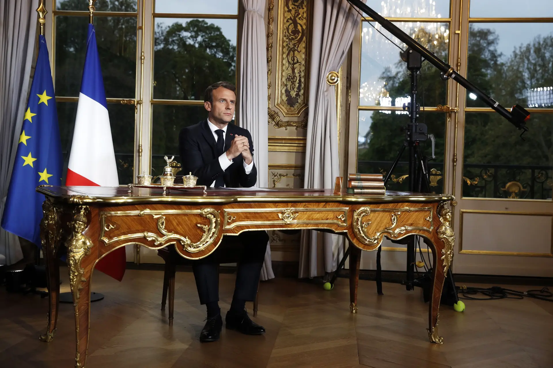 Presidente francês quer catedral de Notre-Dame reconstruída em cinco anos