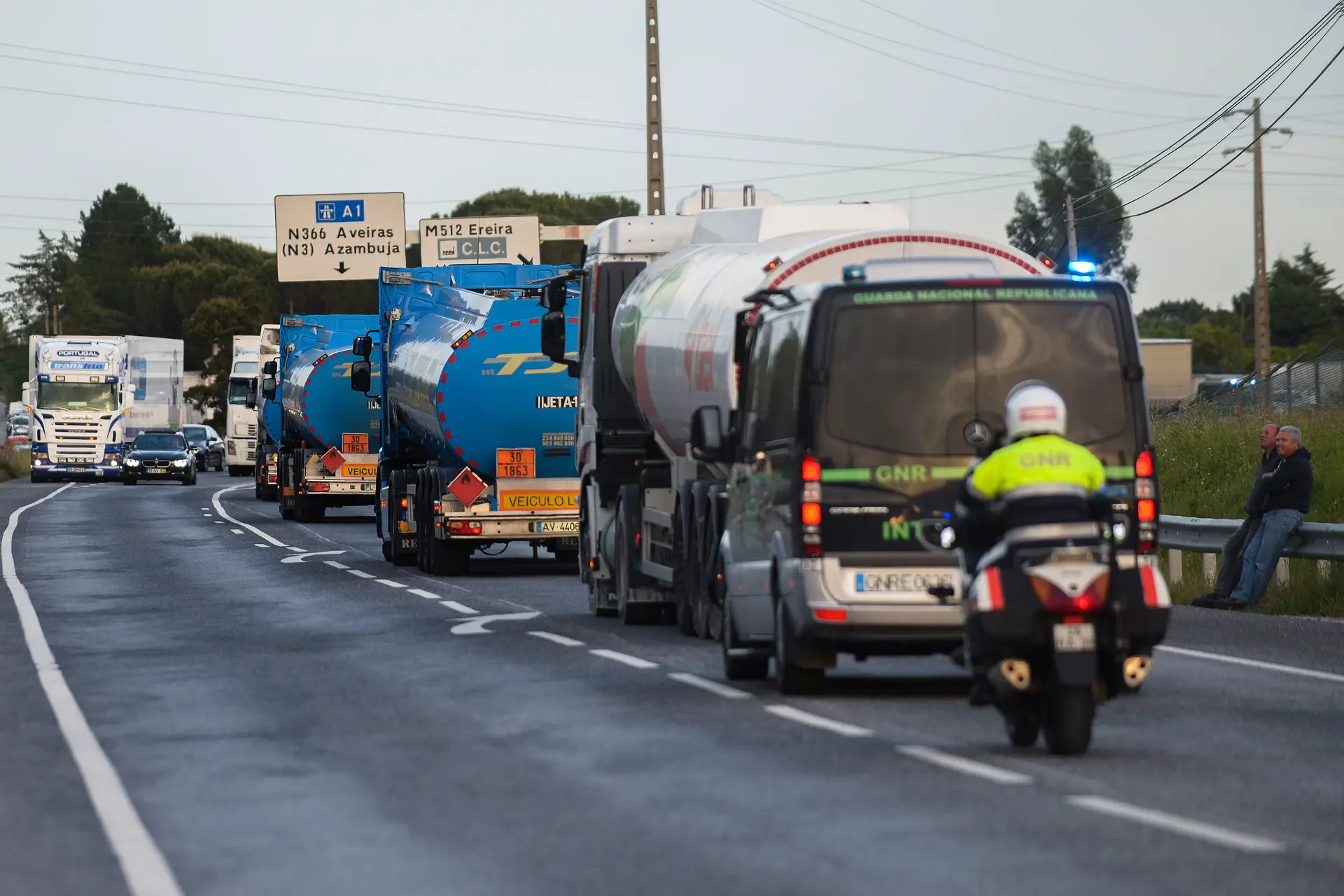 Bombeiros podem vir a ser chamados para transportar combustíveis