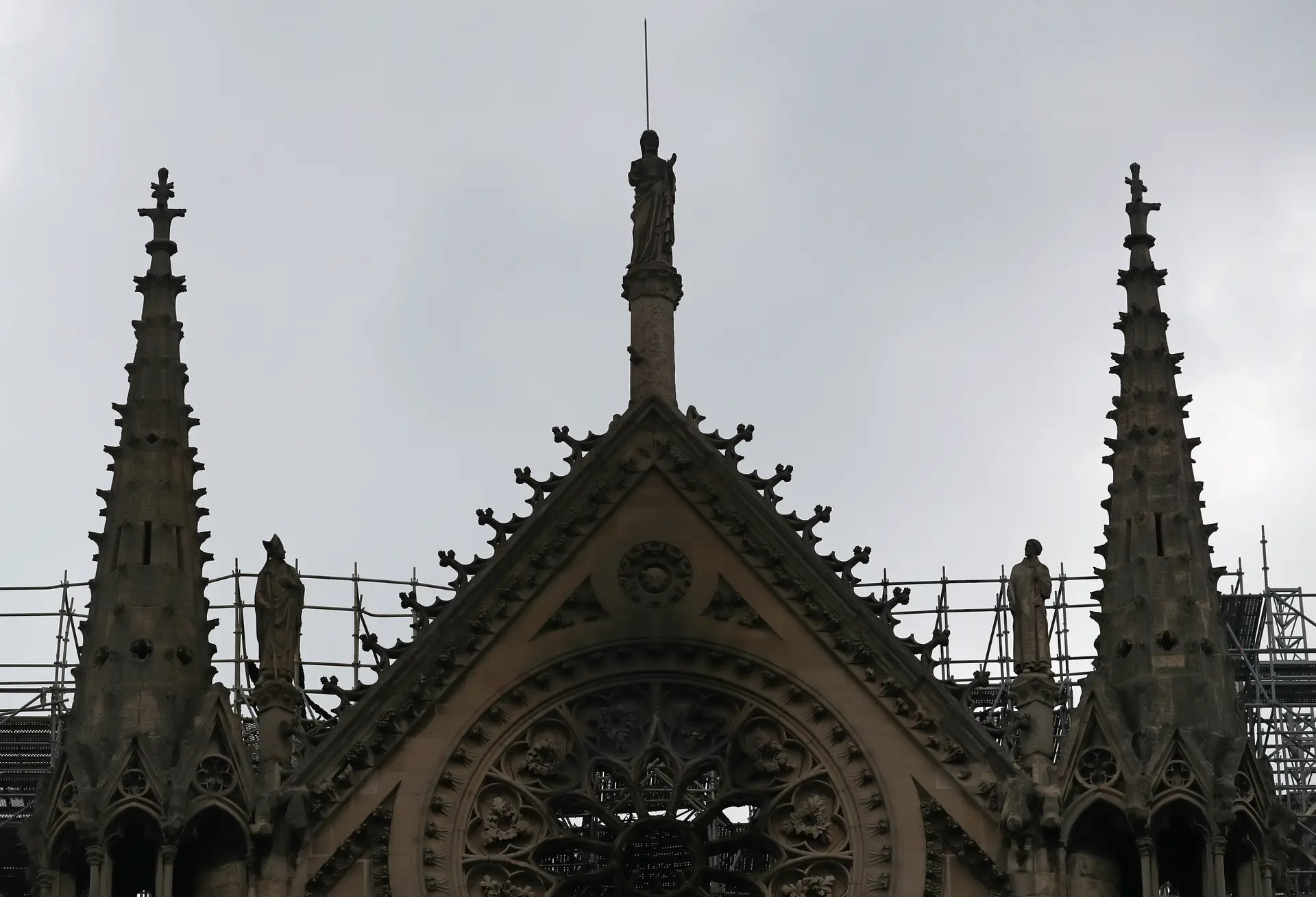 Angariados quase 900 M€ para reconstruir a Catedral de Notre Dame