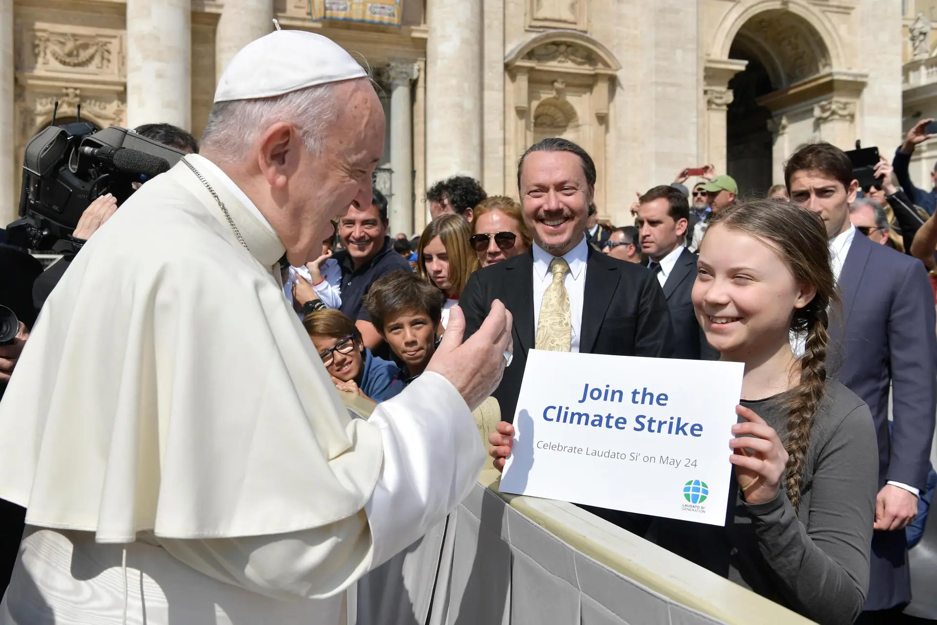 "Vá em frente", disse o Papa à jovem ativista do clima Greta Thunberg