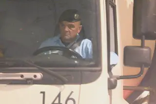 Militares da GNR conduziram e escoltaram seis camiões cisterna para o aeroporto de Faro