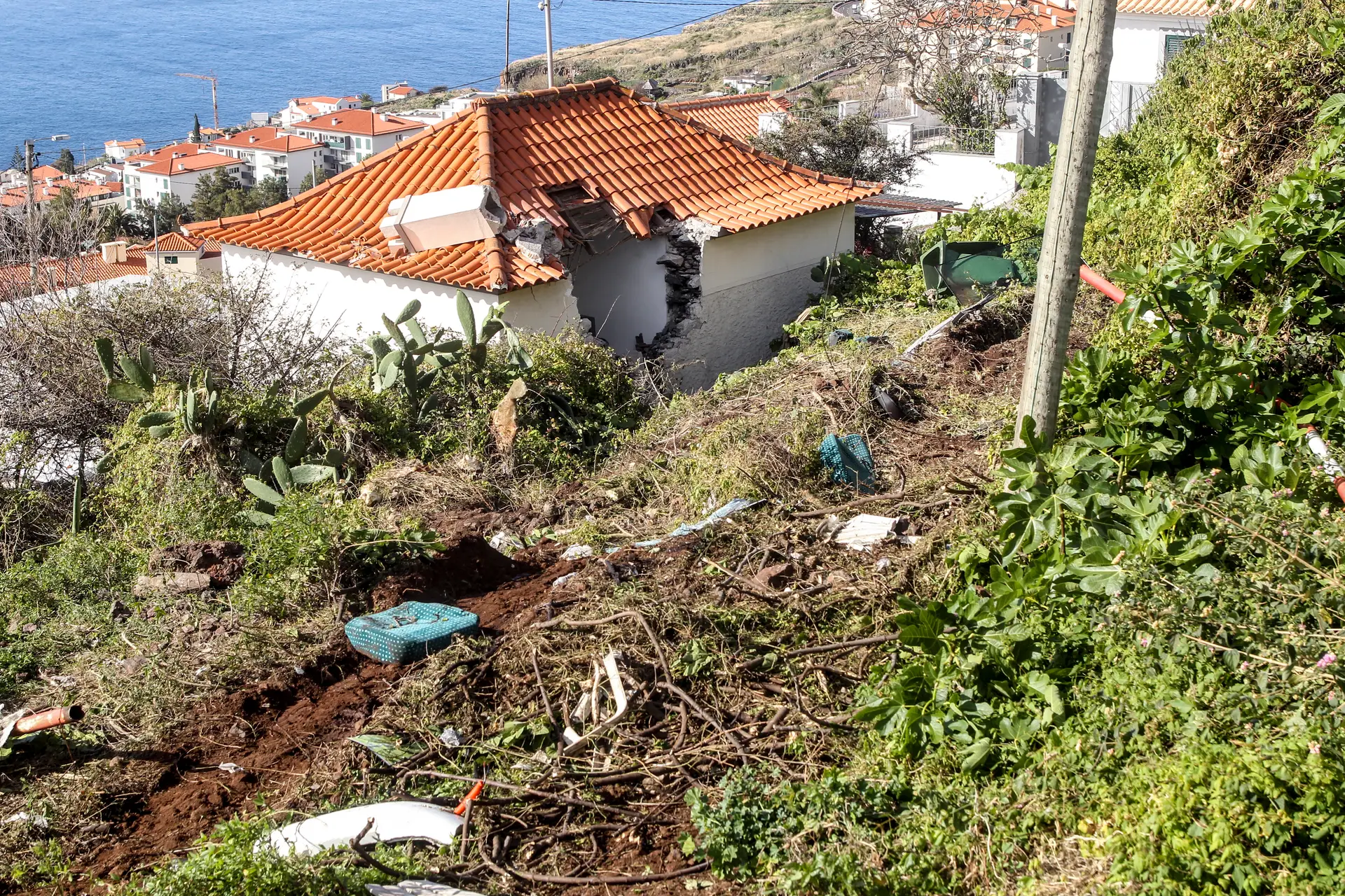 Idoso que vivia na casa atingida pelo autocarro na Madeira vai ser realojado em pensão