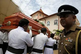 Primeiras cerimónias fúnebres em dia de luto nacional no Sri Lanka