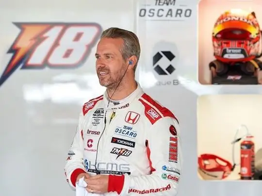 Piloto português Tiago Monteiro ascende à liderança do WTCR