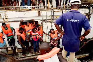 Mergulhadores e robô analisam navio que naufragou em São Tomé e Príncipe