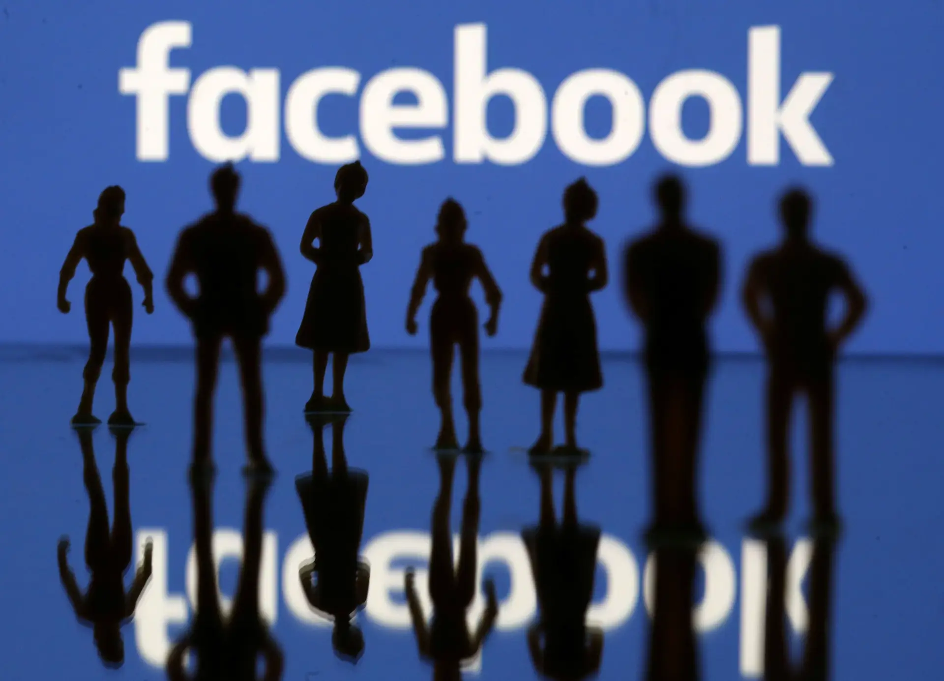 Facebook retirou três mil milhões de contas falsas entre outubro e março