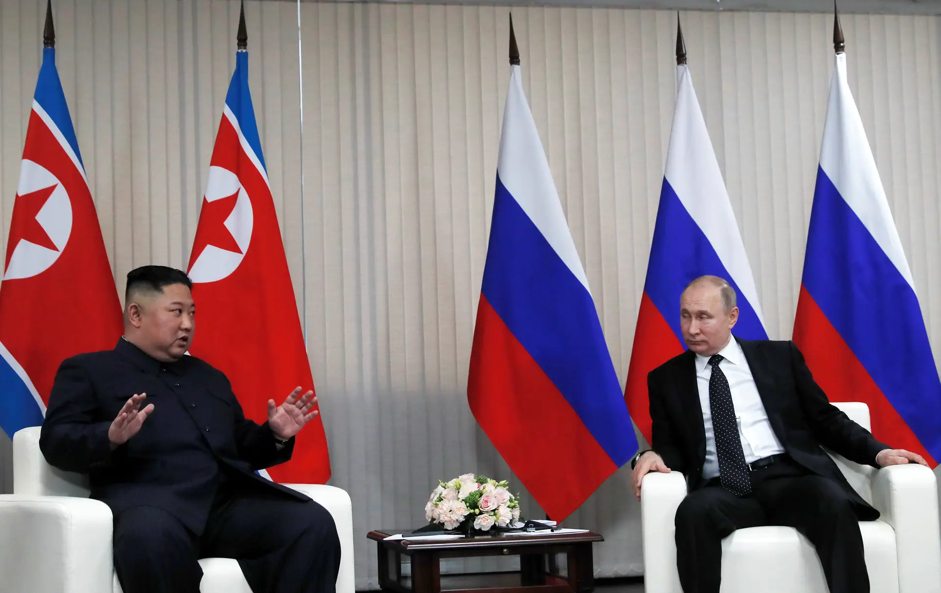 Kim Jong-Un pede a Putin para resolverem juntos problema nuclear