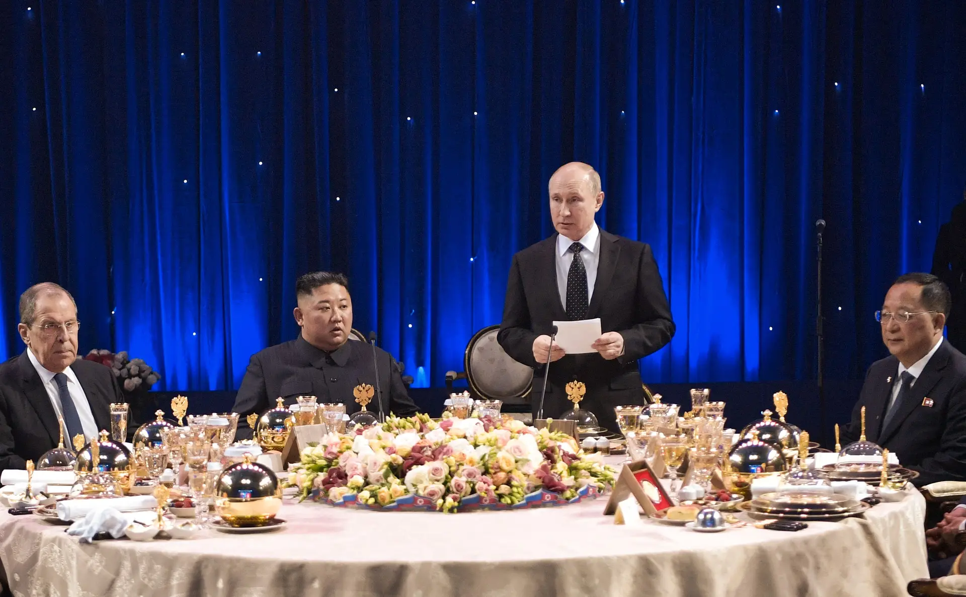 Coreia do Norte está pronta a avançar para a desnuclearização, garante Putin