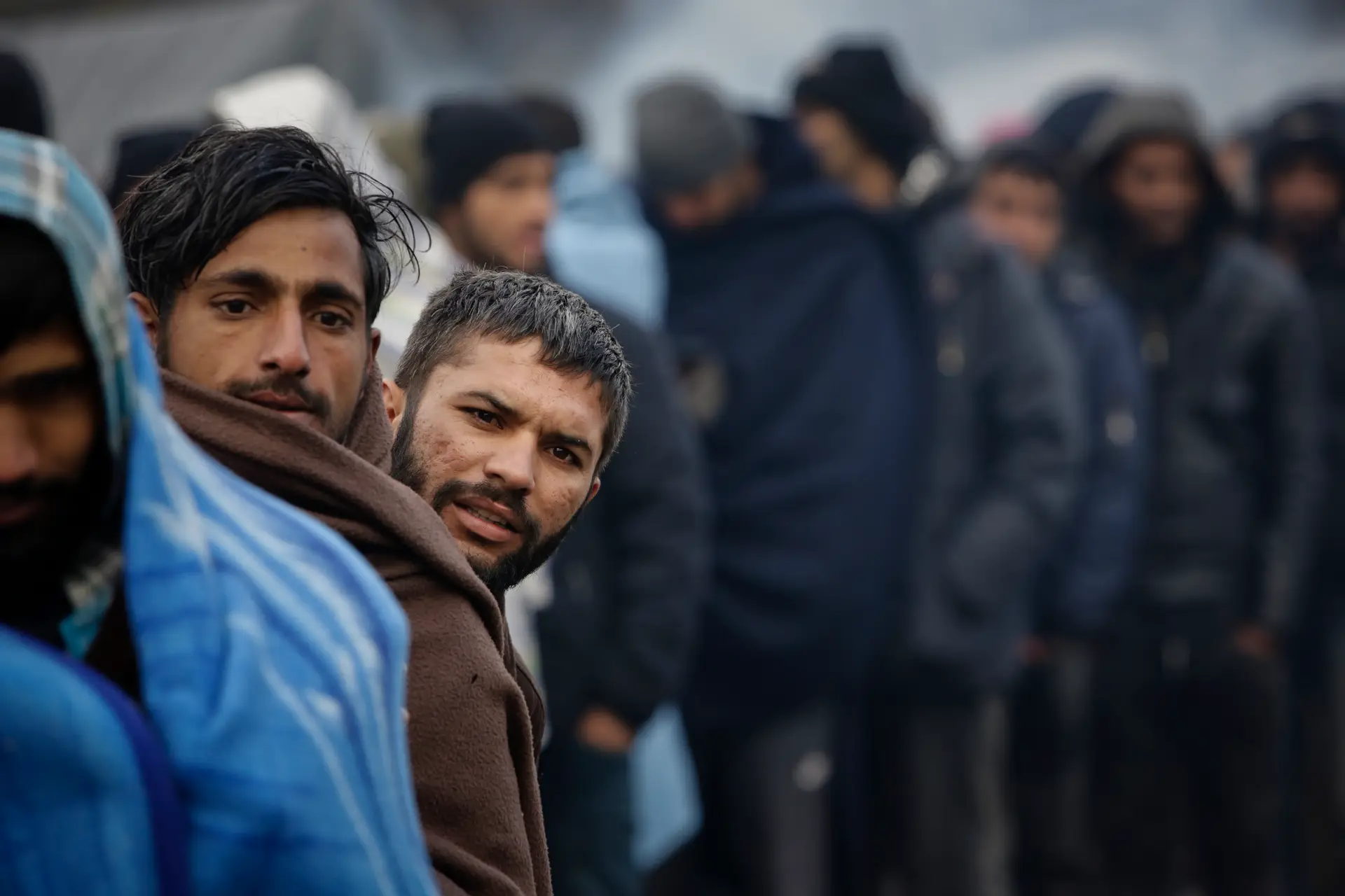 Pedidos de asilo de menores não acompanhados caem mais de um terço na UE