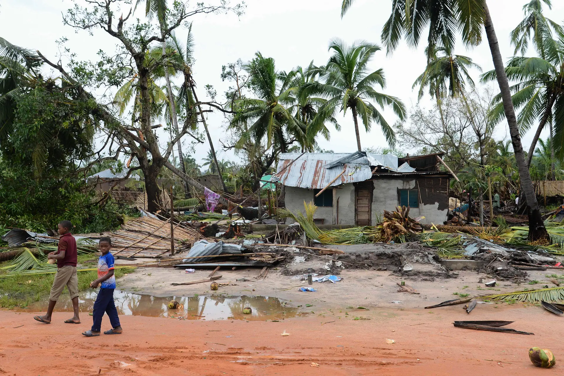 Sobe Para Cinco O Número De Mortos Em Moçambique à Passagem Do Ciclone Kenneth Sic Notícias 