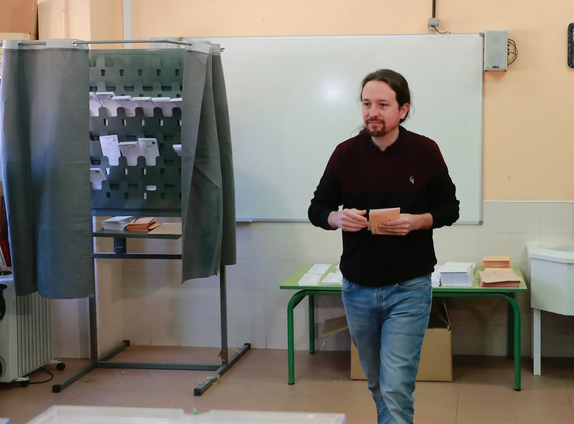 Líder do Podemos diz estar orgulhoso dos militantes
